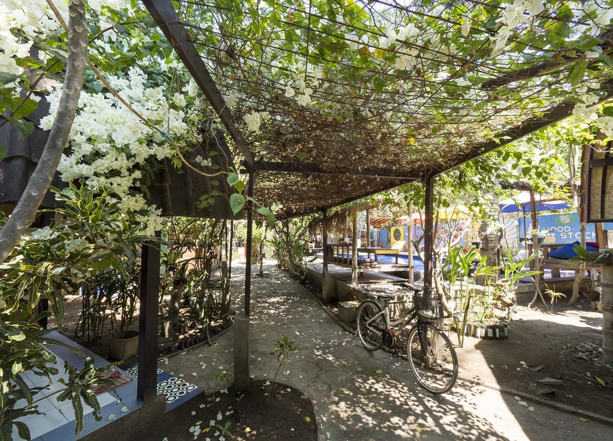 Woodstock Gili - Garden And Bungalows Hotel กีลีตราวางัน ภายนอก รูปภาพ